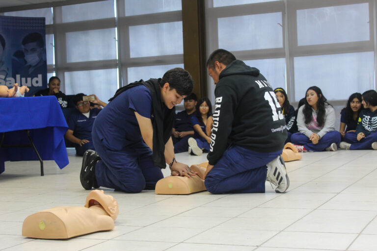 Universidad Tamaulipeca celebra Semana de la Radiología con taller de RCP para estudiantes de Bachillerato Técnico