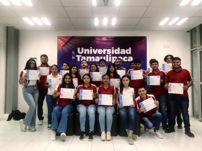 Estudiantes de la Licenciatura en Administración de Empresas y Finanzas llevan a cabo el curso Estándares de Calidad.