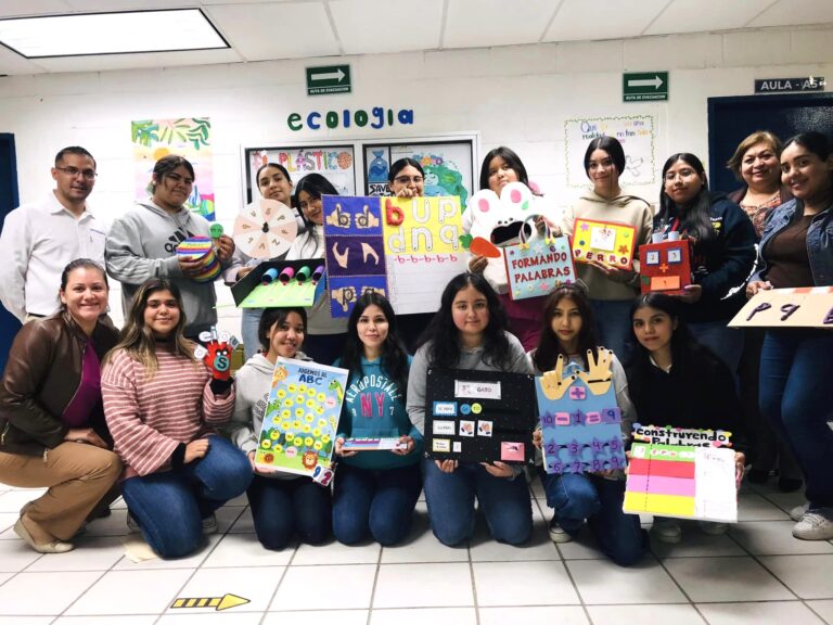 Estudiantes de Psicopedagogía Presentan Material…