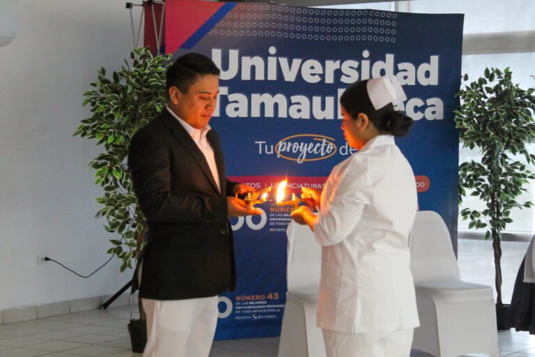 La Universidad Tamaulipeca Celebra la Ceremonia del Pase de la Luz y la Imposición de Cofias y Fistoles a Estudiantes de Enfermería