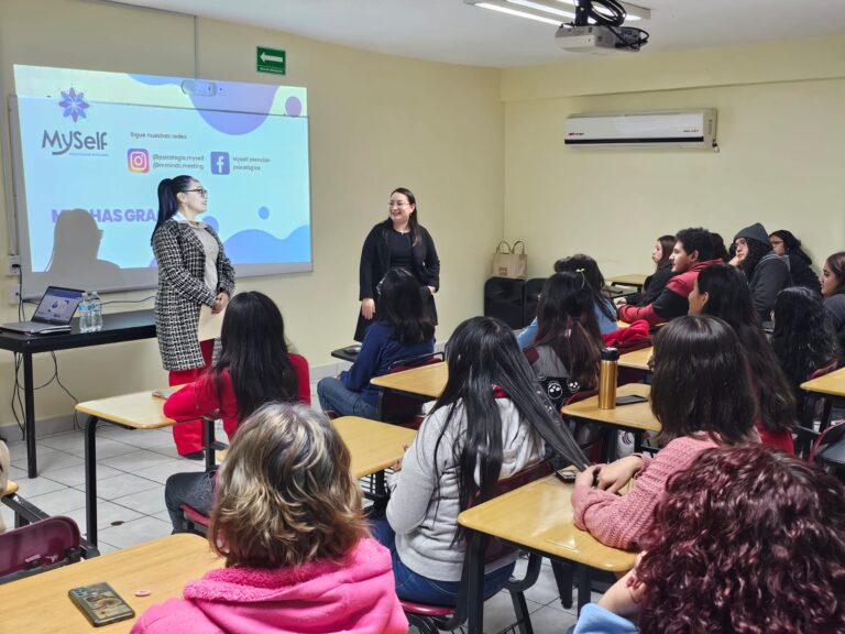 Conferencia «El arte de aceptarse a uno mismo» inspira a estudiantes