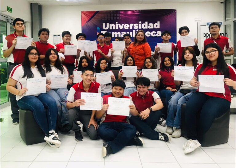 Estudiantes del 2° Cuatrimestre del Bachillerato en Informática Administrativa Concluyen Curso sobre los Vicios que Afectan la Expresión Oral y Escrita.