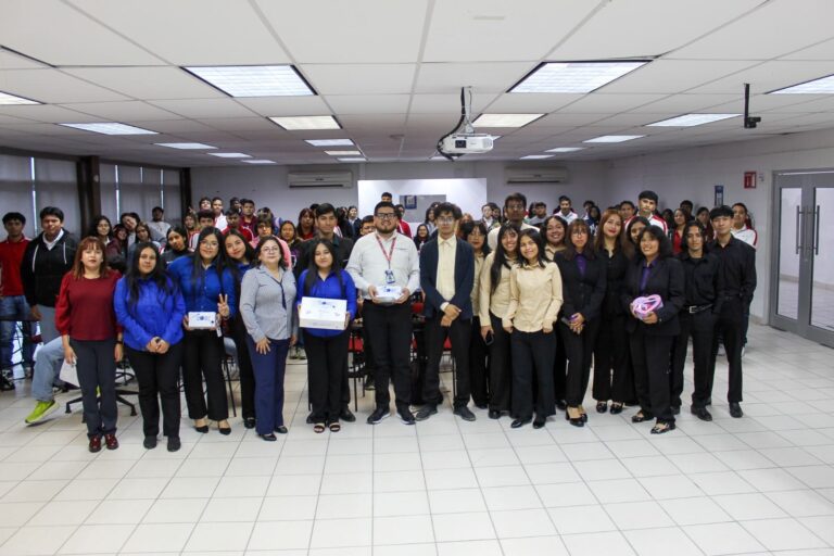 Exposición de Proyectos de Creación Empresarial: Fomentando la Creatividad y el Pensamiento Crítico en la Semana de la Administración y la Contabilidad