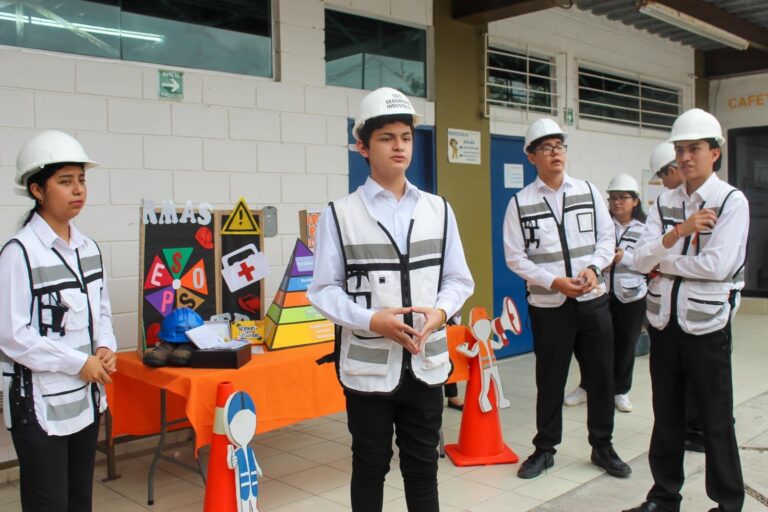 Exposición de Proyectos Finales de los Alumnos de Bachillerato de la Universidad Tamaulipeca, Campus Reynosa
