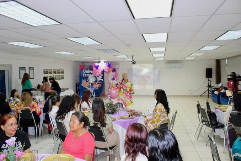 Nuestra casa de estudios llevó a cabo un emotivo festejo dedicado a las mamás UT, con el objetivo de reconocer y valorar el esfuerzo y la dedicación de cada una de ellas.