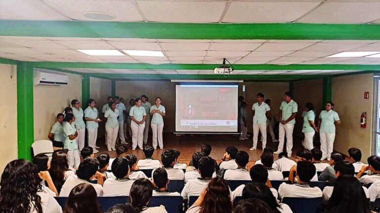 Estudiantes de Enfermería concientizan sobre los riesgos del tabaquismo