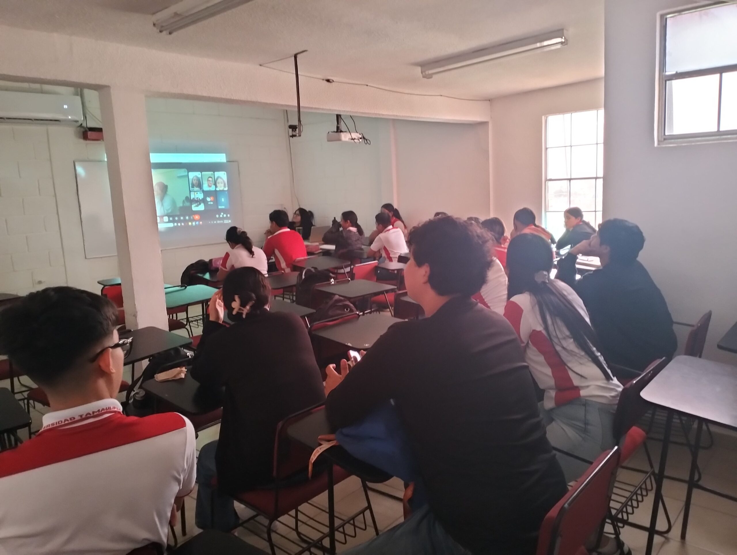 Estudiantes Matutinos Reciben&hellip;