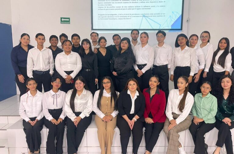 Estudiantes de Enfermería Exponen Anteproyectos de Investigación para Fortalecer su Formación Académica