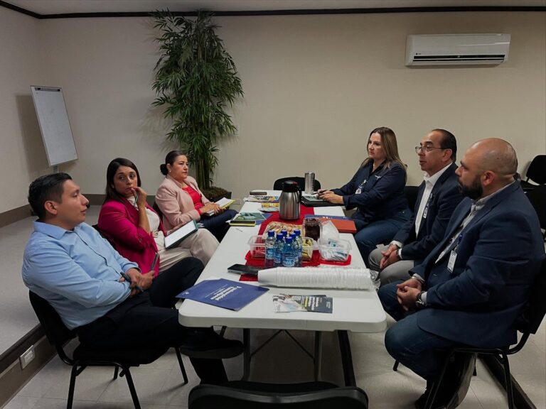 Visita institucional al Hospital Santander