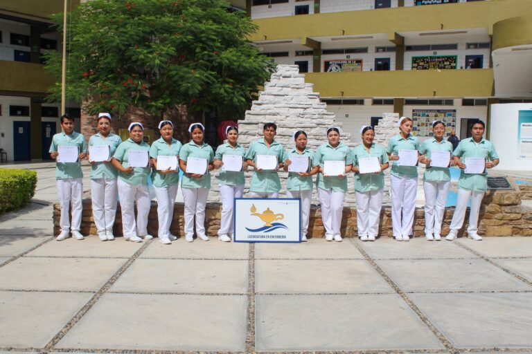 Estudiantes de Enfermería fortalecen competencias en Curación de Heridas y Suturas