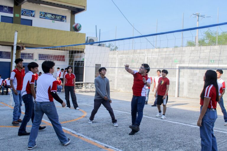 Encuentro de Voleibol en la Preparatoria de la Universidad Tamaulipeca