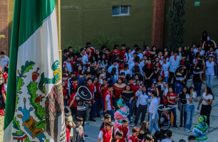 ¡Que viva México&hellip;