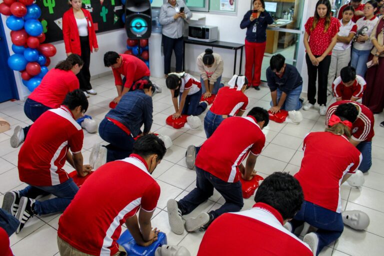 Estudiantes de Enfermería conmemoran el Día del Corazón con aprendizaje y conciencia en la Universidad Tamaulipeca