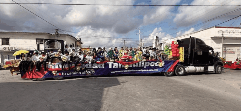 Universidad Tamaulipeca Engalana el Desfile del 20 de Noviembre en Río Bravo