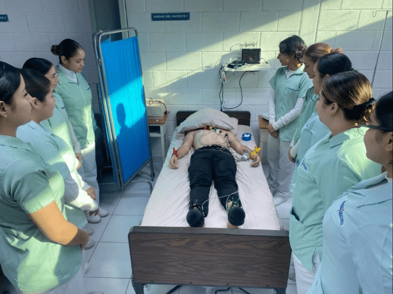 Práctica clínica de electrocardiogramas en la Licenciatura en Enfermería