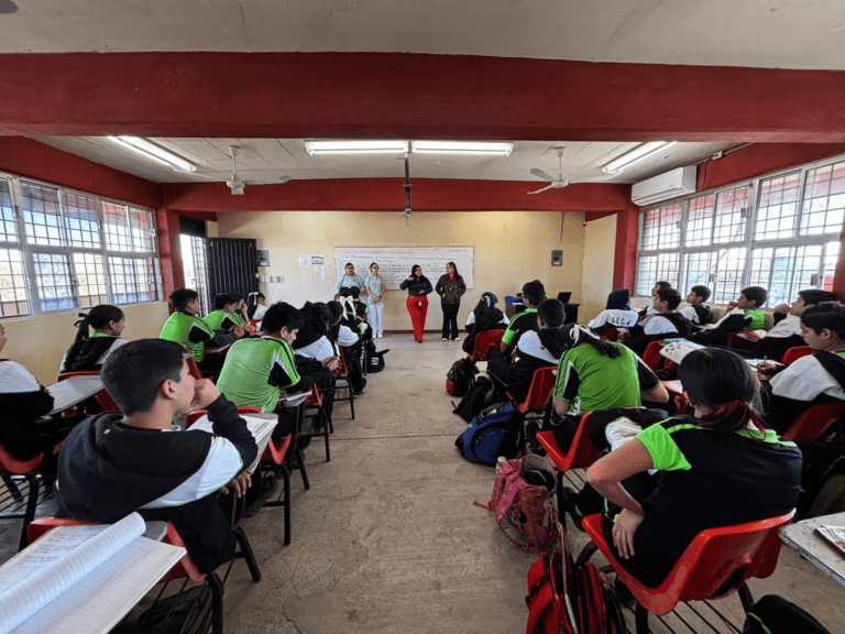 La Universidad acerca su oferta académica a estudiantes de la Secundaria Leona Vicario No. 4